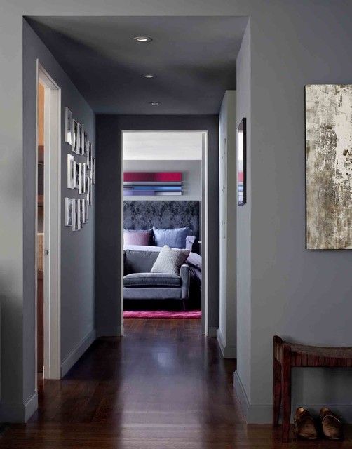 Дизайн прихожей комнаты в оттенках серого цвета
