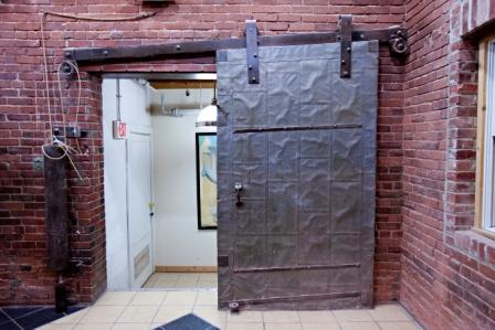Раздвижные железные двери (фото)