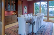 Дизайн столовой комнаты частного дома